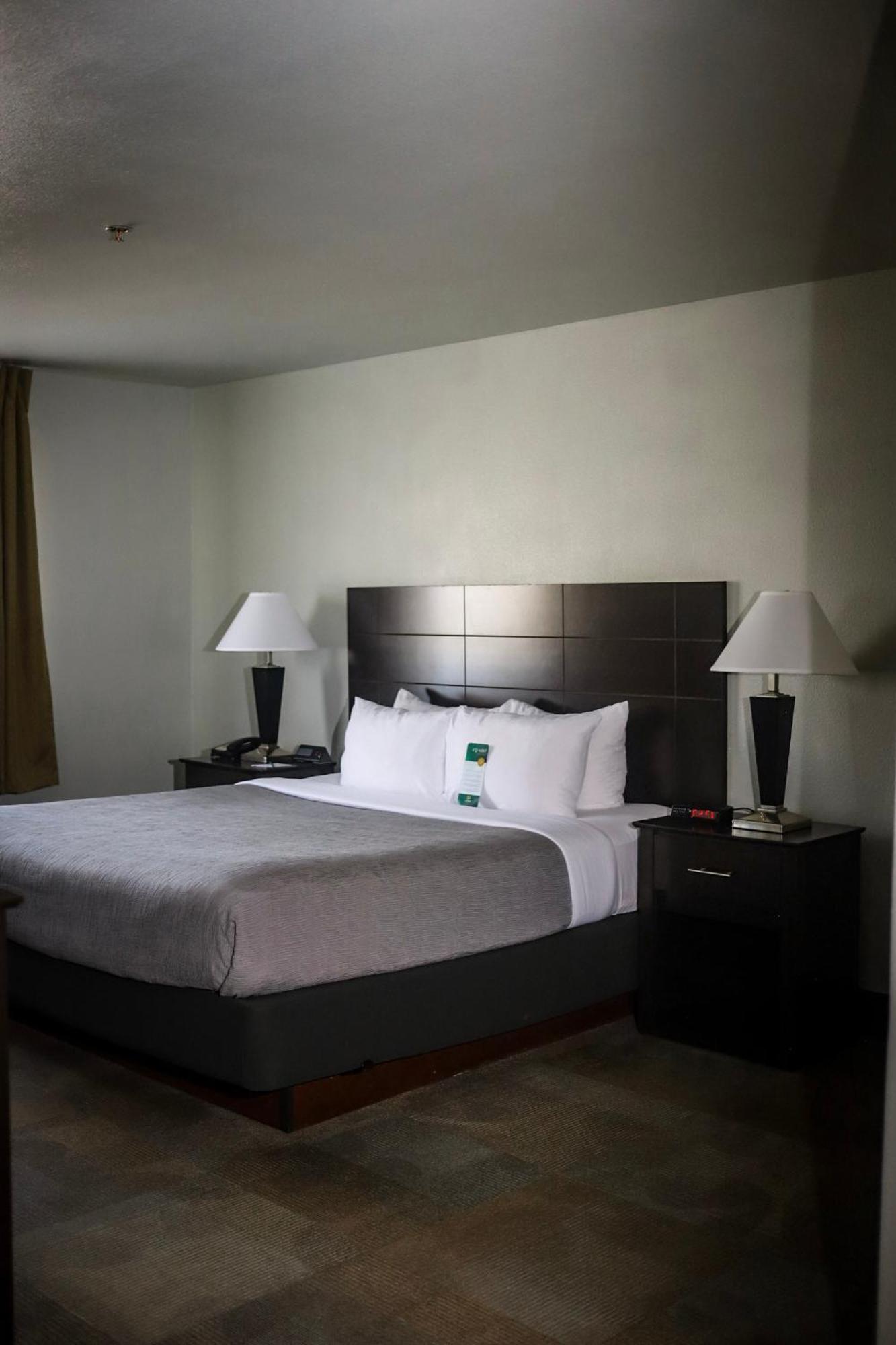 Quality Inn Airport Colorado Springs Exterior foto