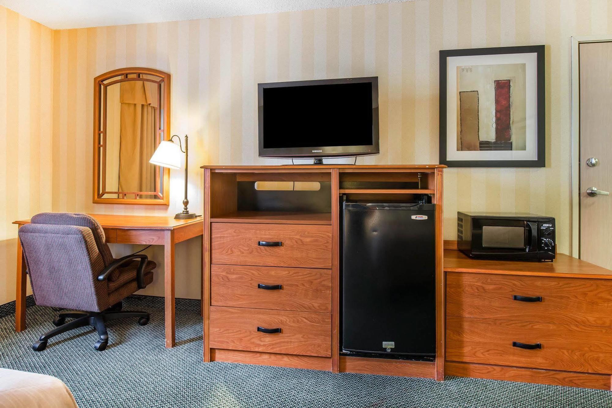 Quality Inn Airport Colorado Springs Exterior foto
